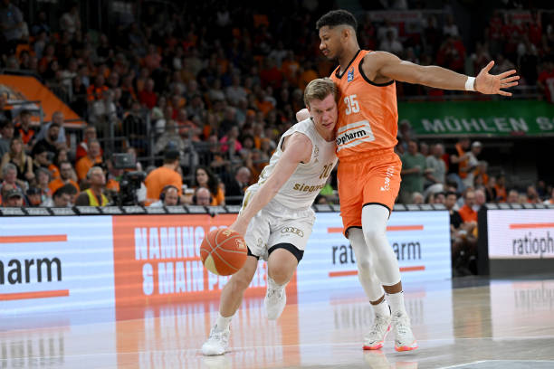 通过频繁与 通过频繁与